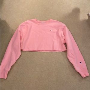 Women’s Champion Cropped Crew Neck Sweatshirt.